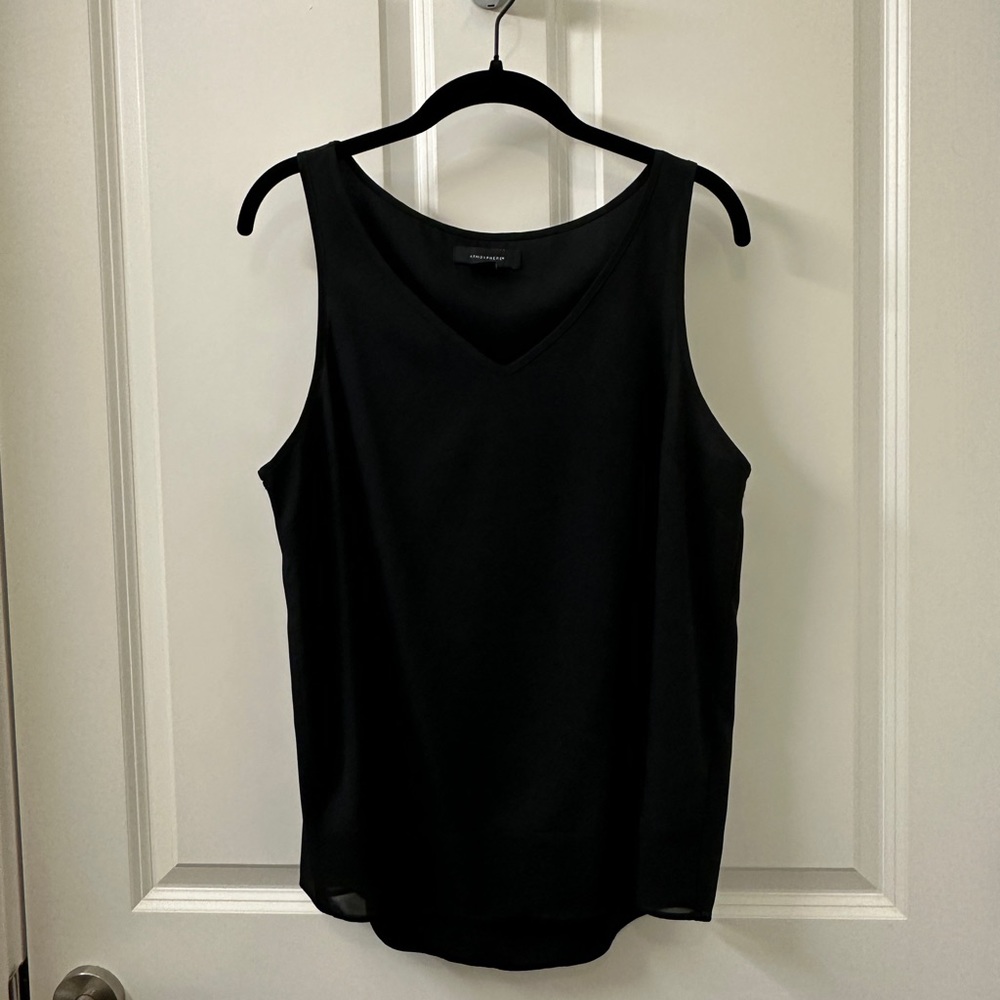 [Atompshere] V-Neck Black Tank 💅